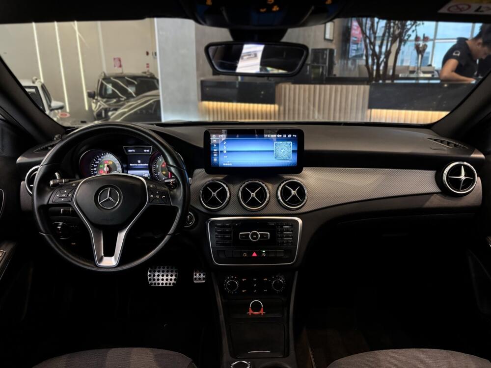 Mercedes Benz GLA 200