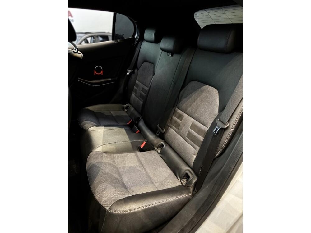 Mercedes Benz GLA 200