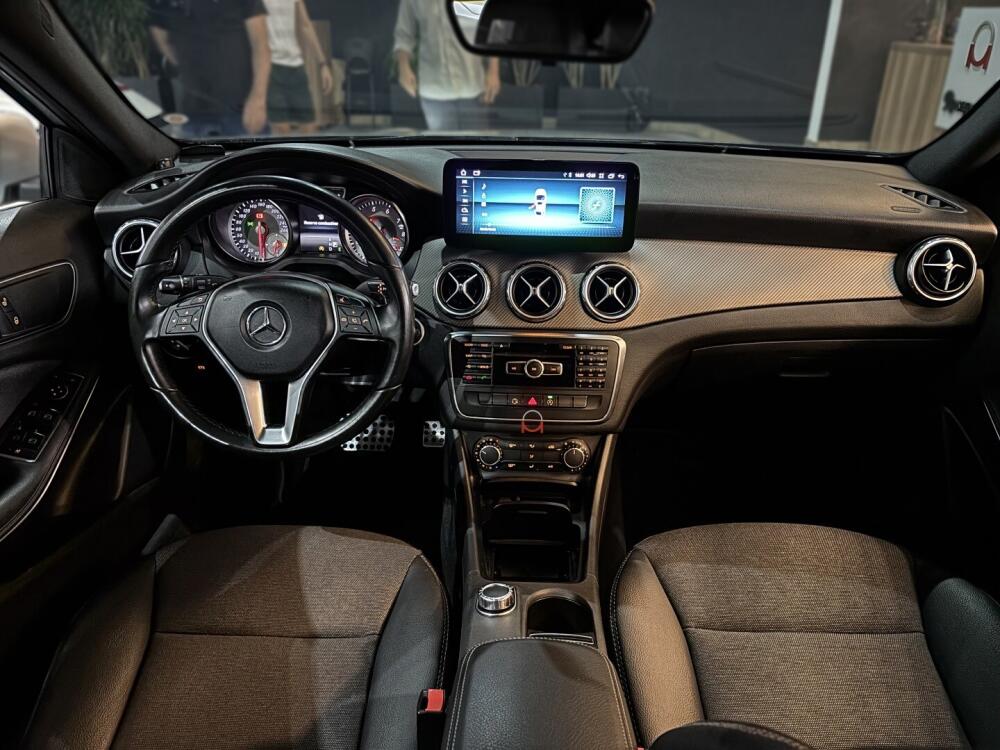 Mercedes Benz GLA 200