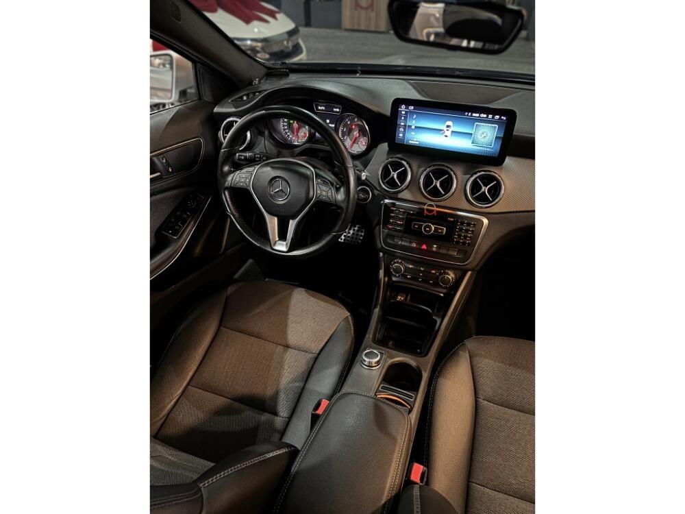 Mercedes Benz GLA 200