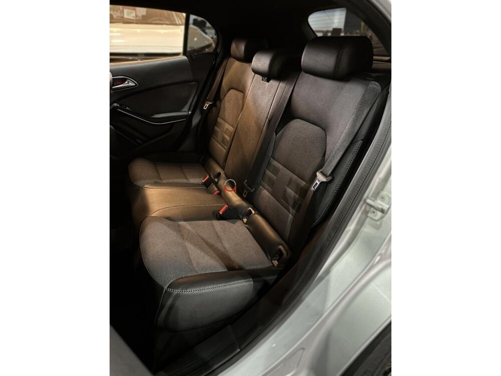 Mercedes Benz GLA 200