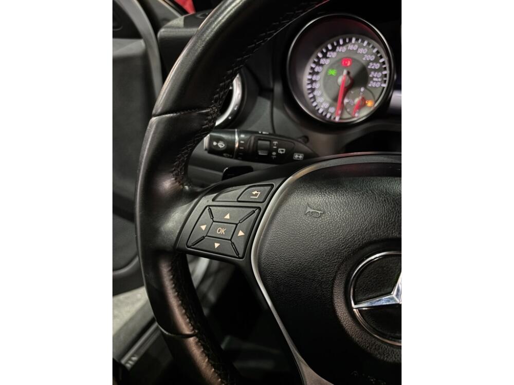 Mercedes Benz GLA 200