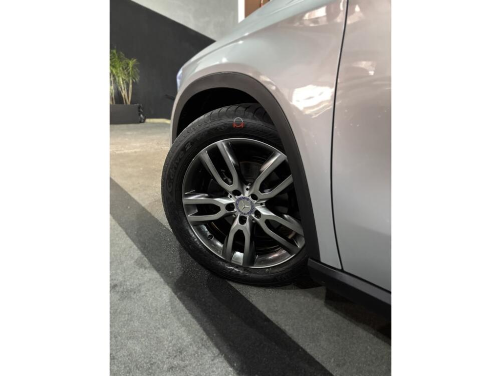 Mercedes Benz GLA 200