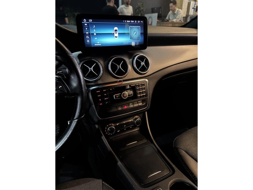 Mercedes Benz GLA 200