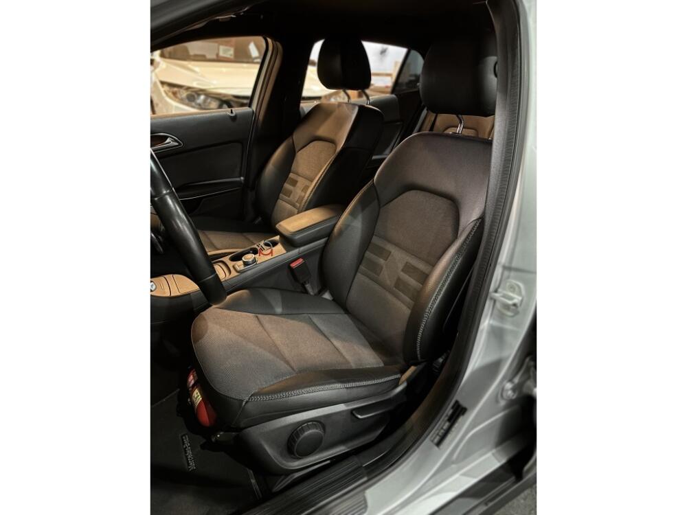 Mercedes Benz GLA 200