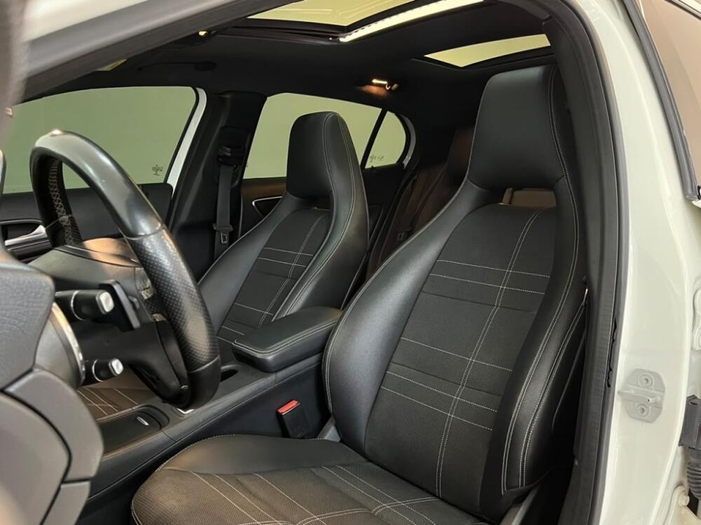Mercedes Benz GLA 200