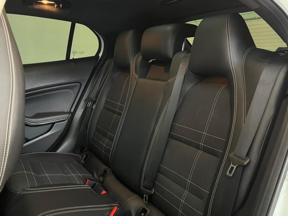 Mercedes Benz GLA 200