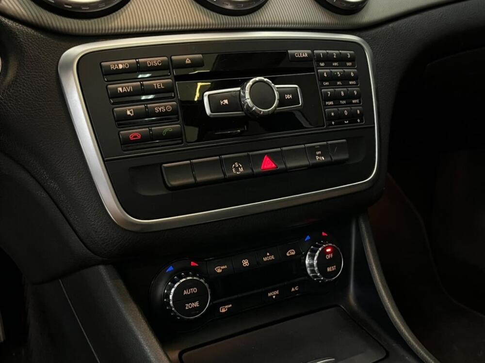 Mercedes Benz GLA 200