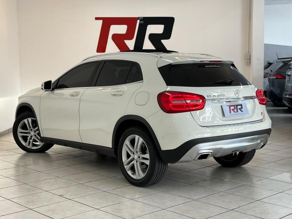 Mercedes Benz GLA 200