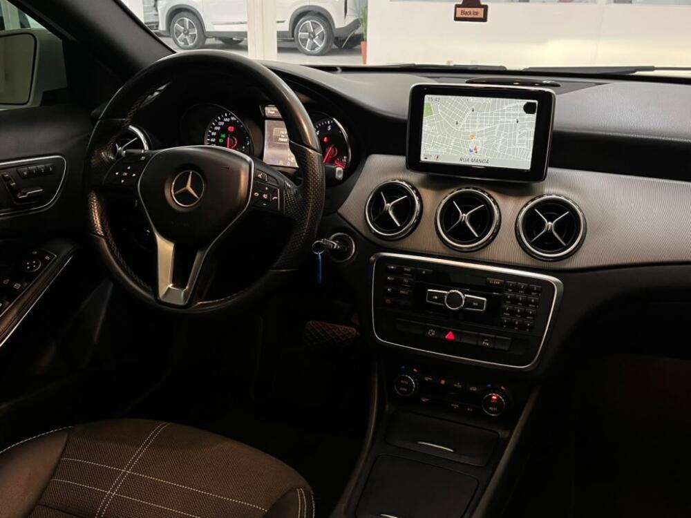 Mercedes Benz GLA 200