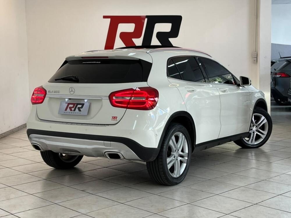 Mercedes Benz GLA 200