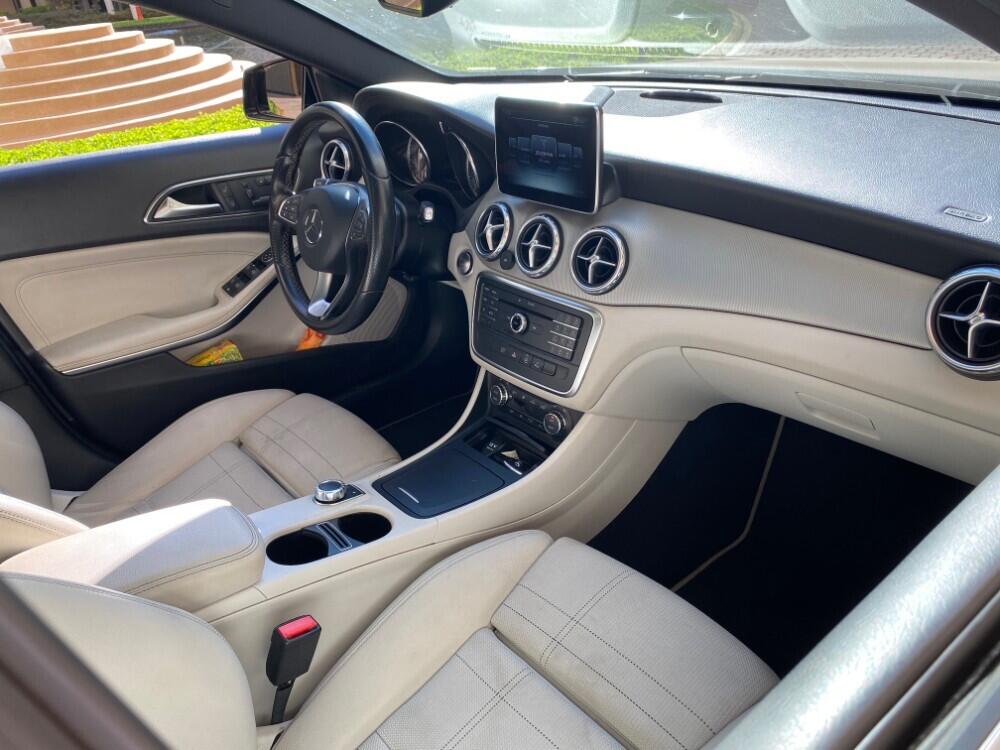 Mercedes Benz GLA 200