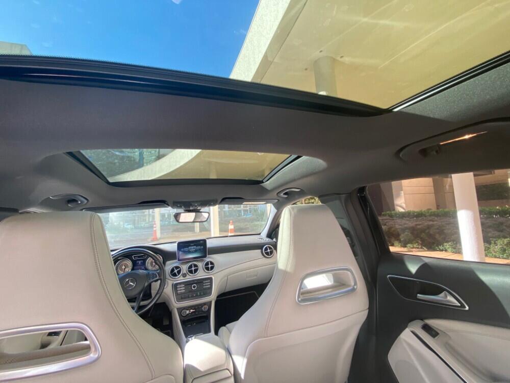 Mercedes Benz GLA 200