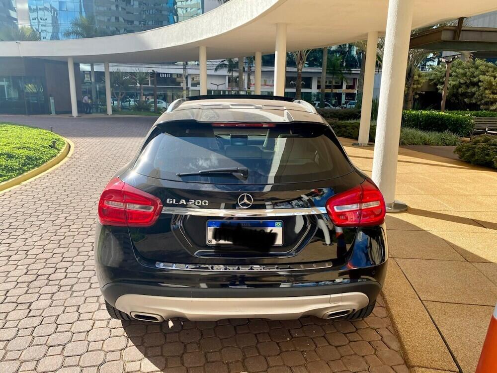 Mercedes Benz GLA 200