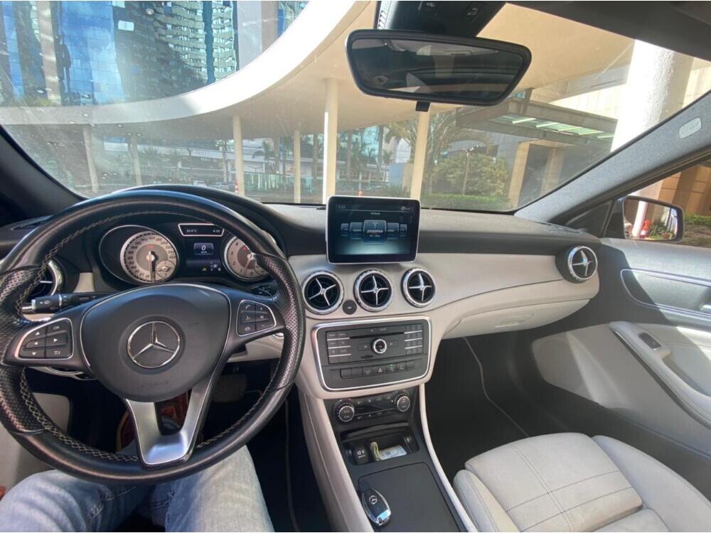 Mercedes Benz GLA 200