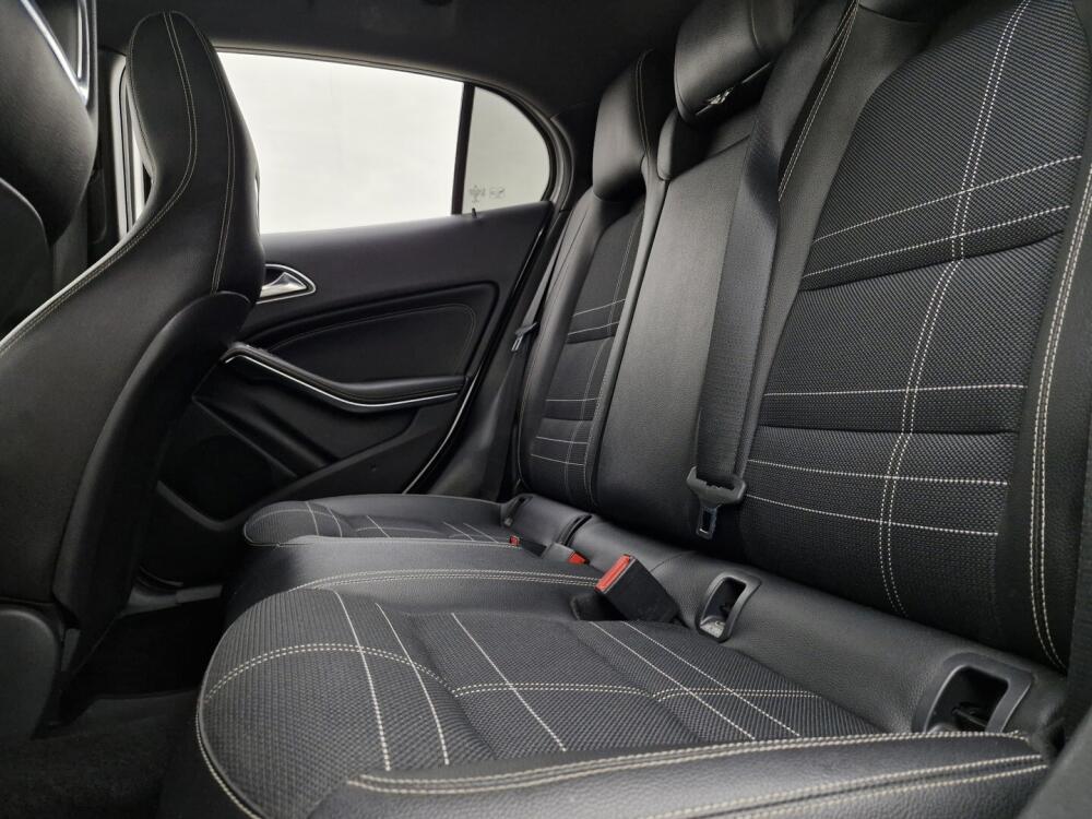Mercedes Benz GLA 200