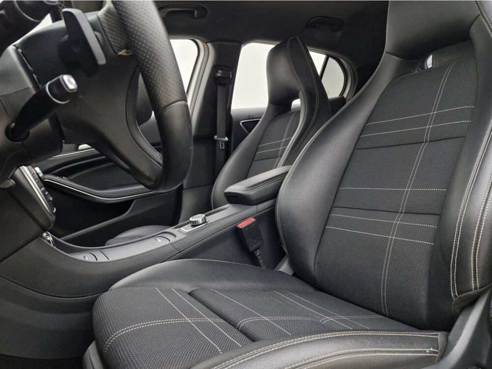 Mercedes Benz GLA 200