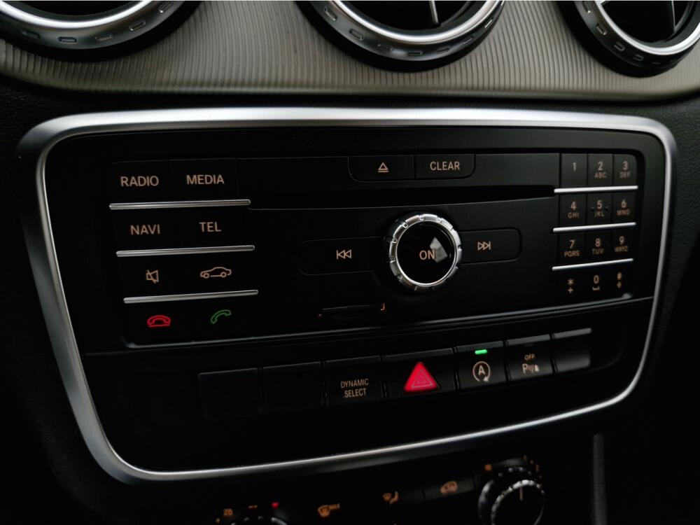 Mercedes Benz GLA 200