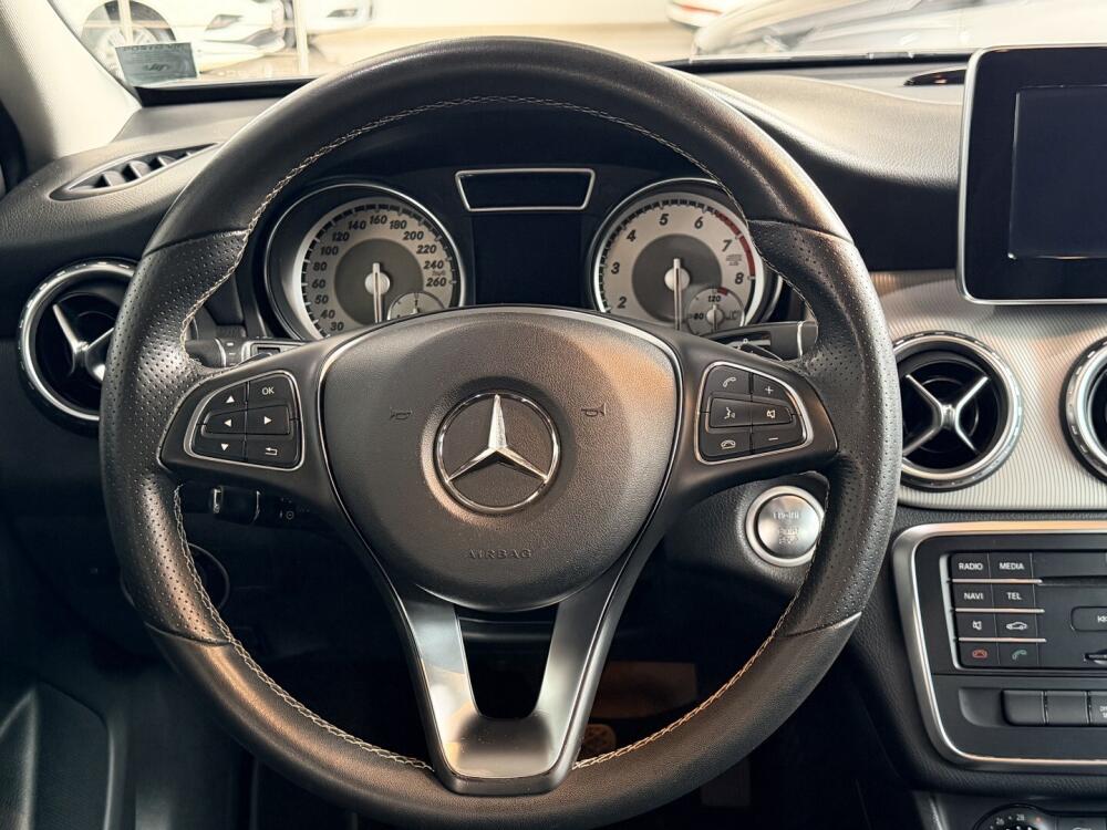 Mercedes Benz GLA 200
