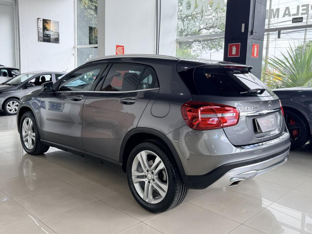 Mercedes Benz GLA 200