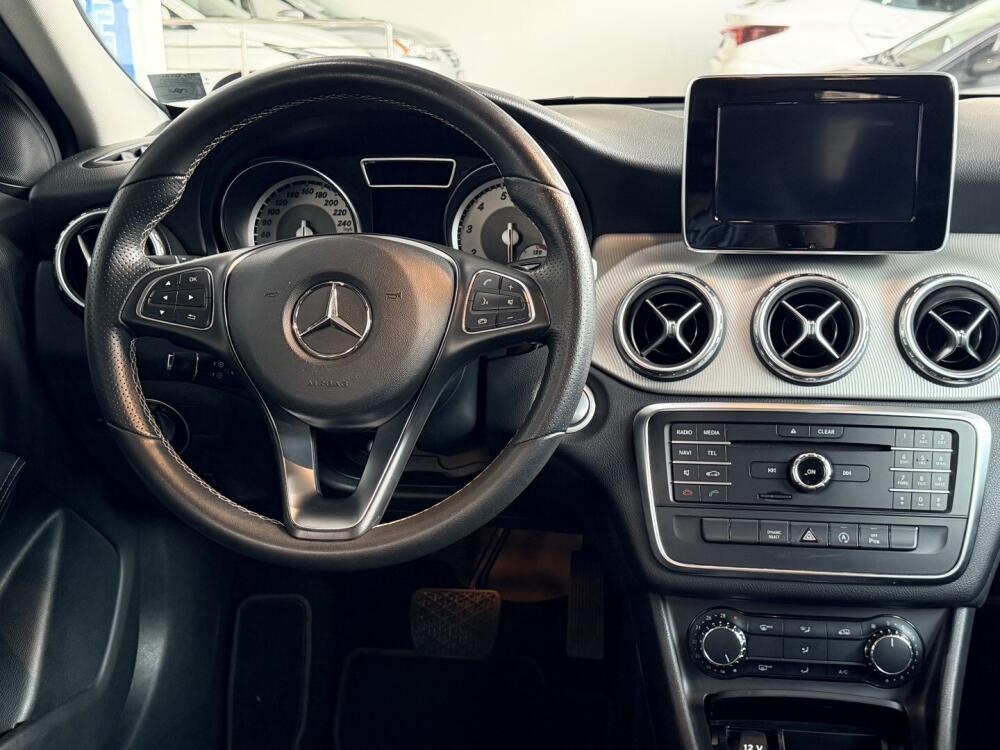 Mercedes Benz GLA 200