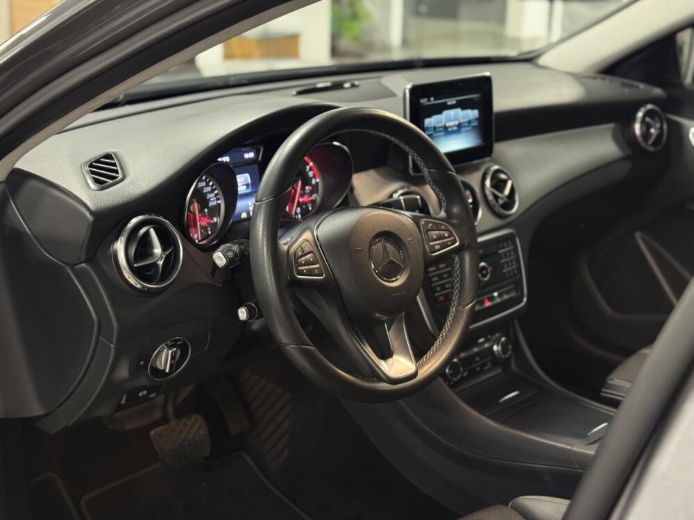 Mercedes Benz GLA 200