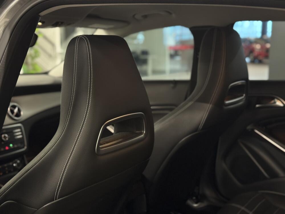 Mercedes Benz GLA 200