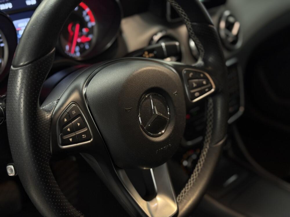 Mercedes Benz GLA 200