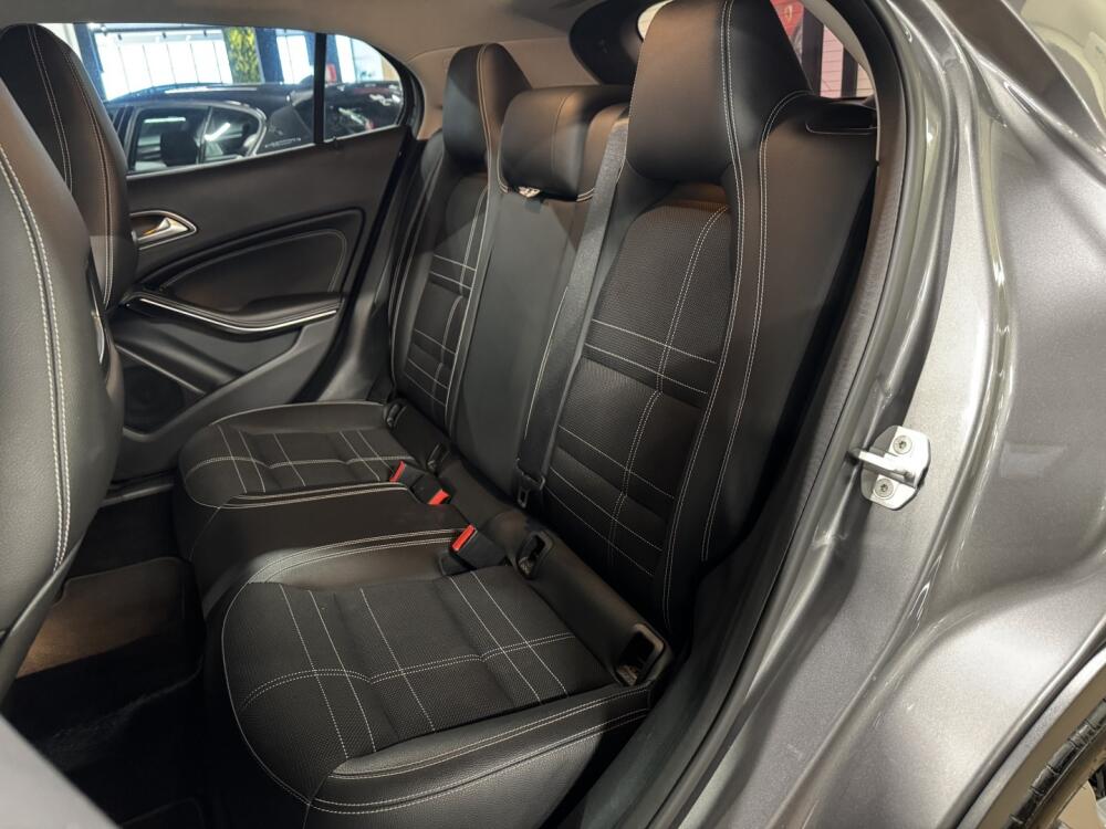 Mercedes Benz GLA 200