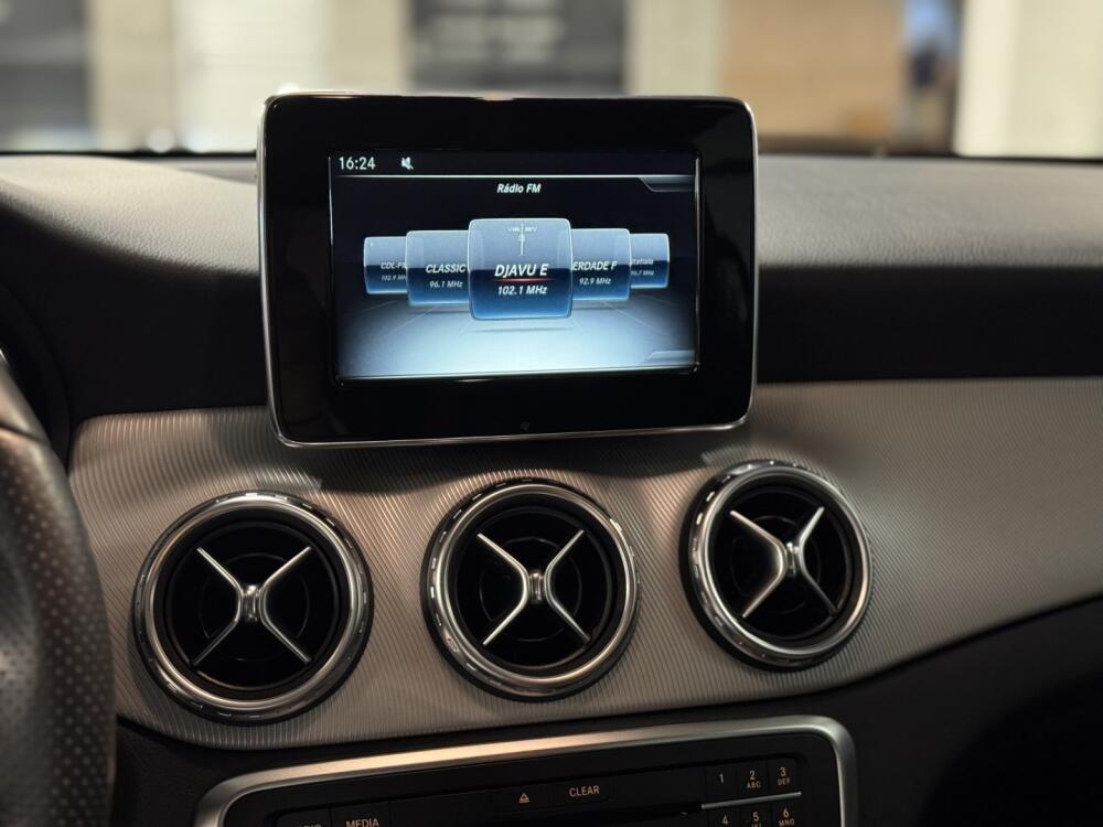 Mercedes Benz GLA 200