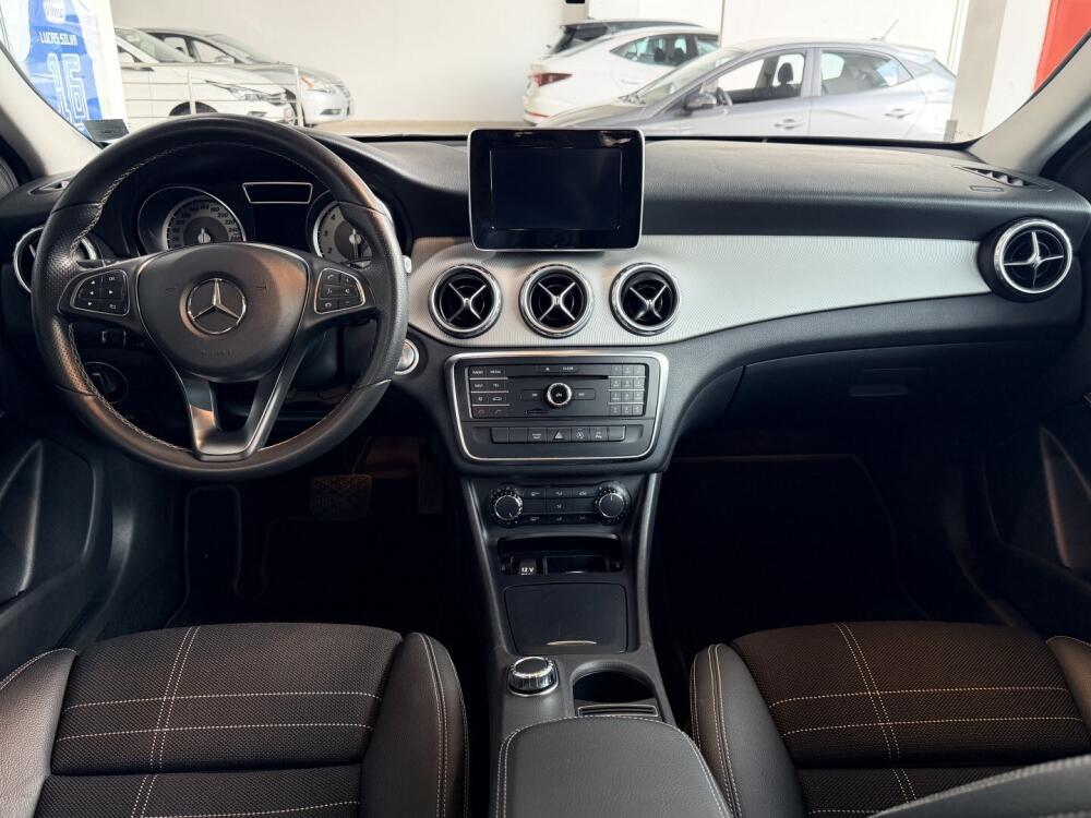 Mercedes Benz GLA 200