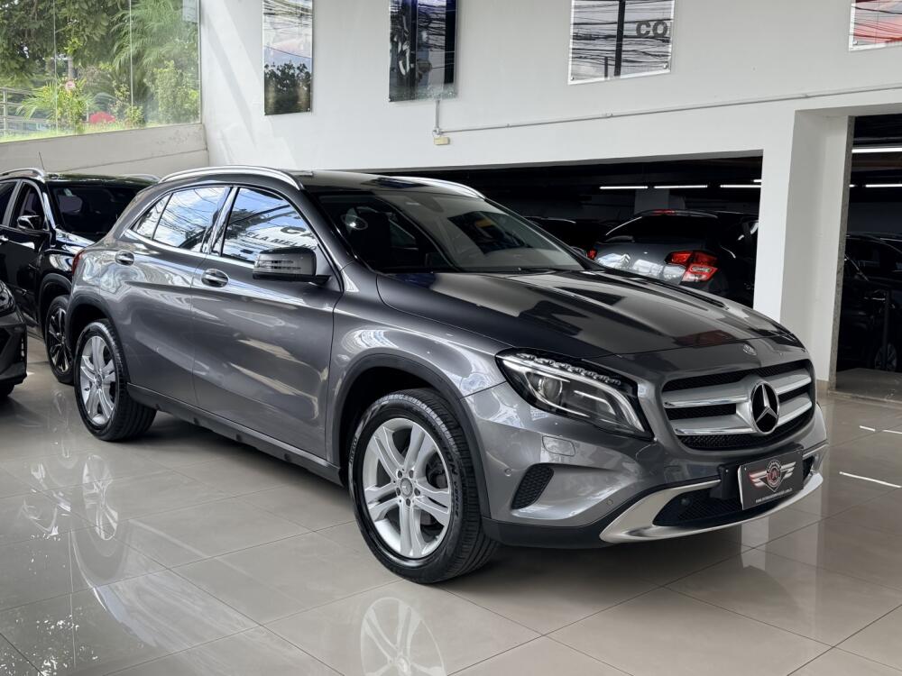Mercedes Benz GLA 200