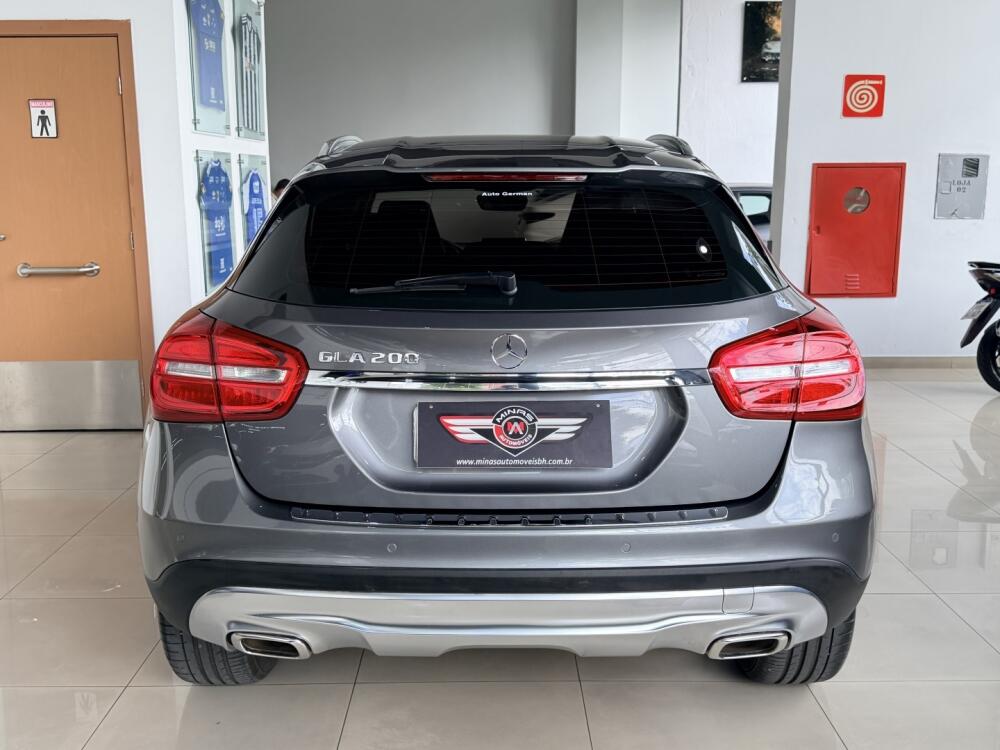 Mercedes Benz GLA 200