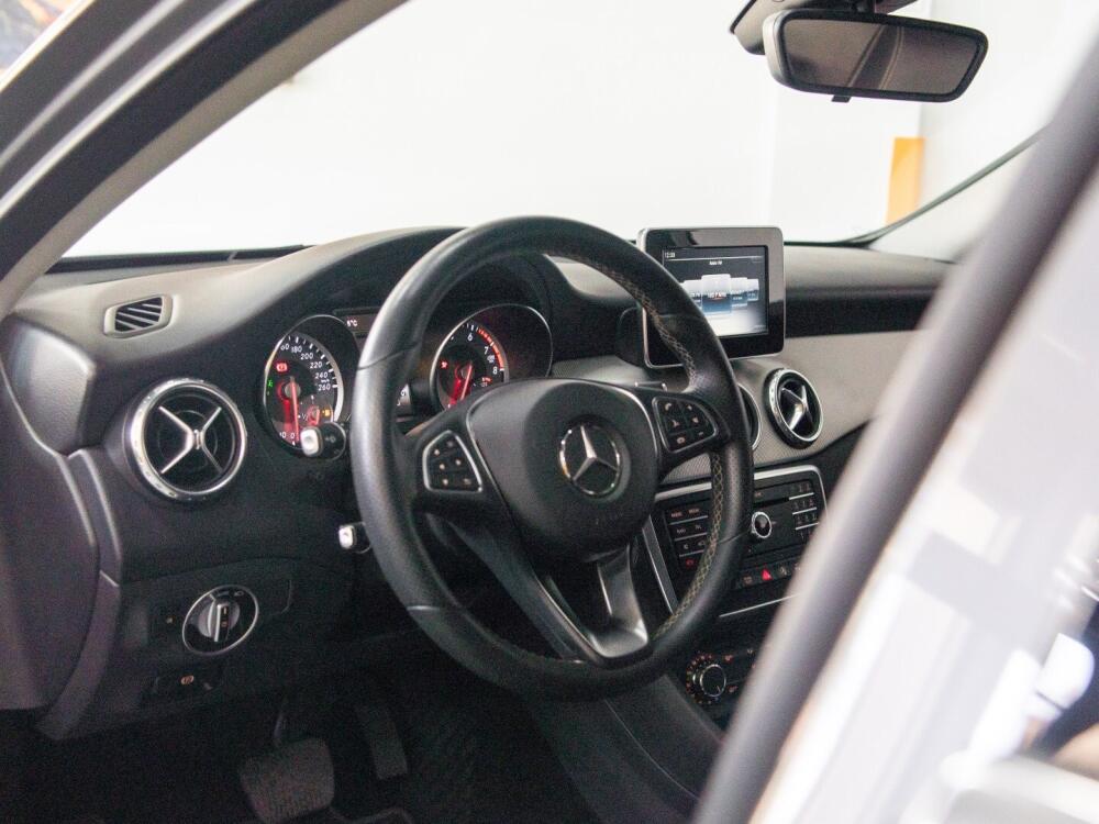Mercedes Benz GLA 200