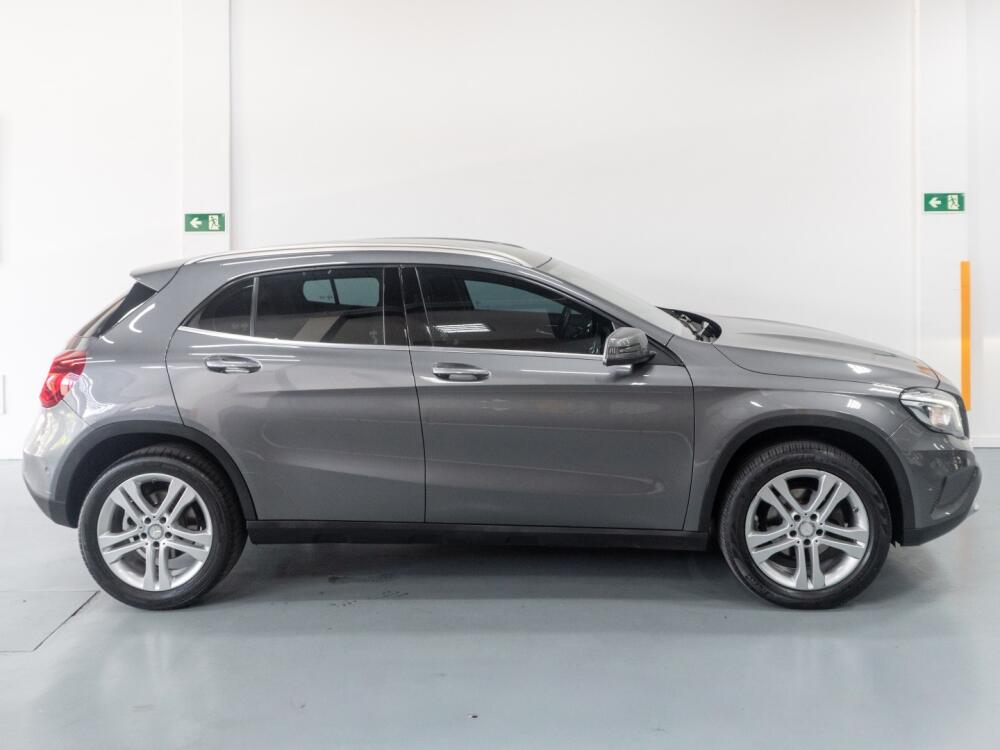 Mercedes Benz GLA 200