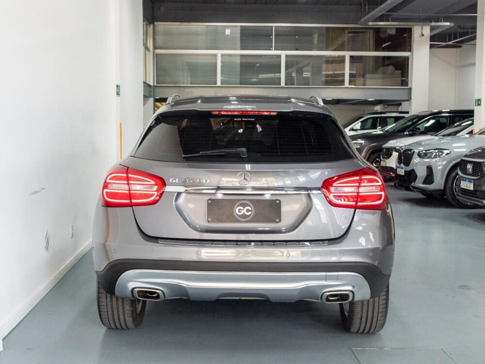 Mercedes Benz GLA 200