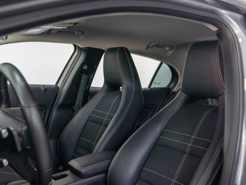 Mercedes Benz GLA 200