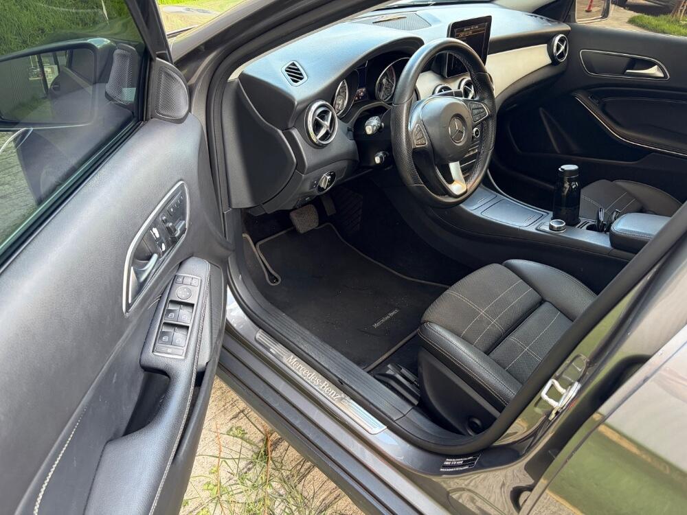 Mercedes Benz GLA 200