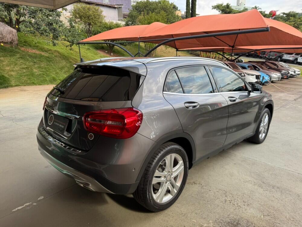 Mercedes Benz GLA 200