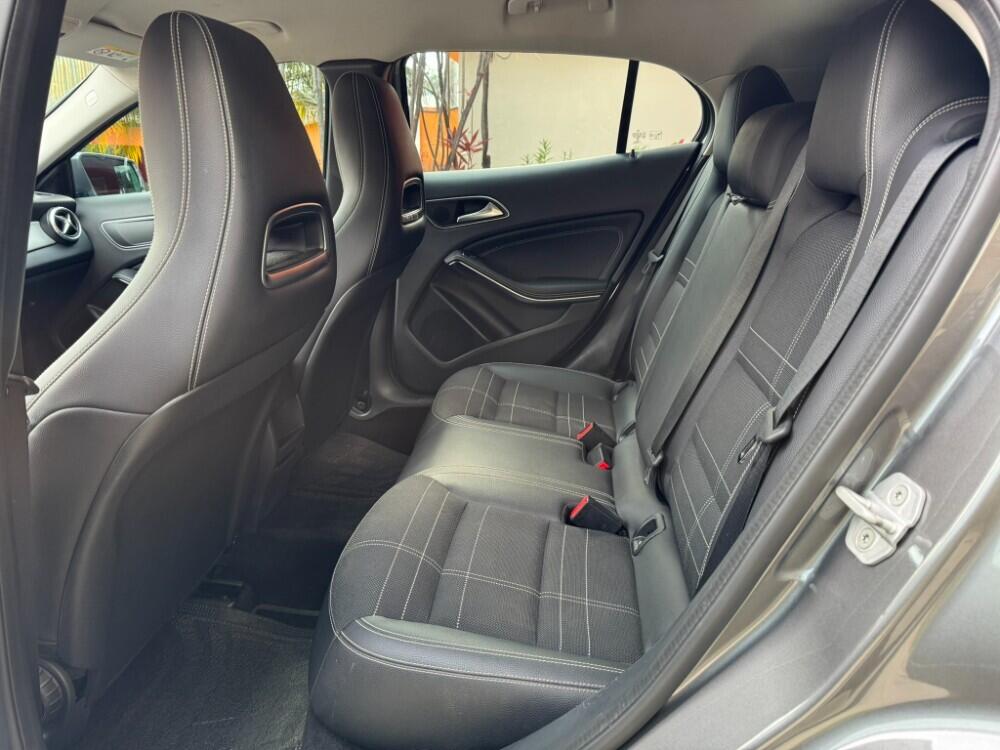Mercedes Benz GLA 200