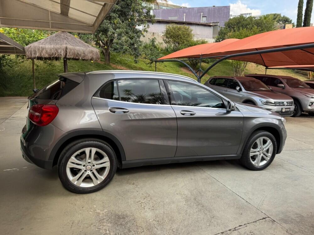 Mercedes Benz GLA 200