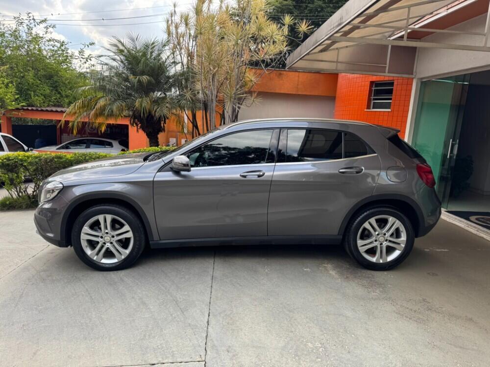 Mercedes Benz GLA 200