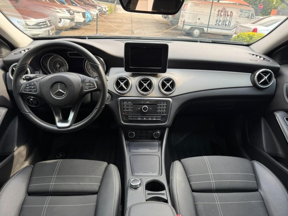 Mercedes Benz GLA 200