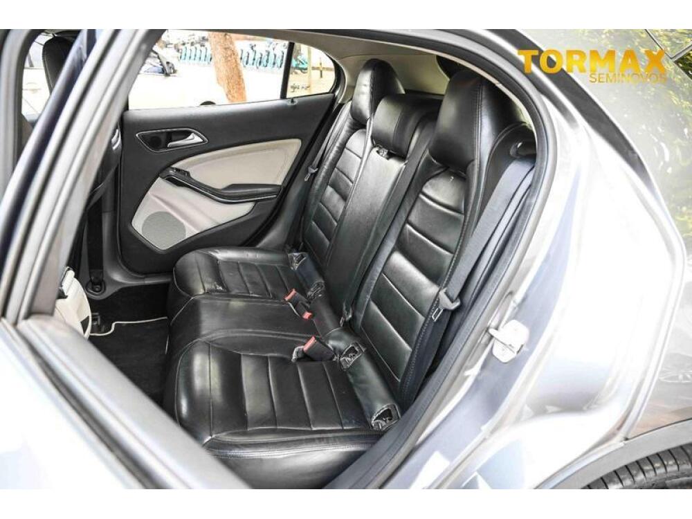 Mercedes Benz GLA 200