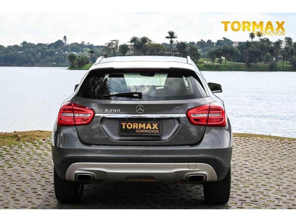 Mercedes Benz GLA 200