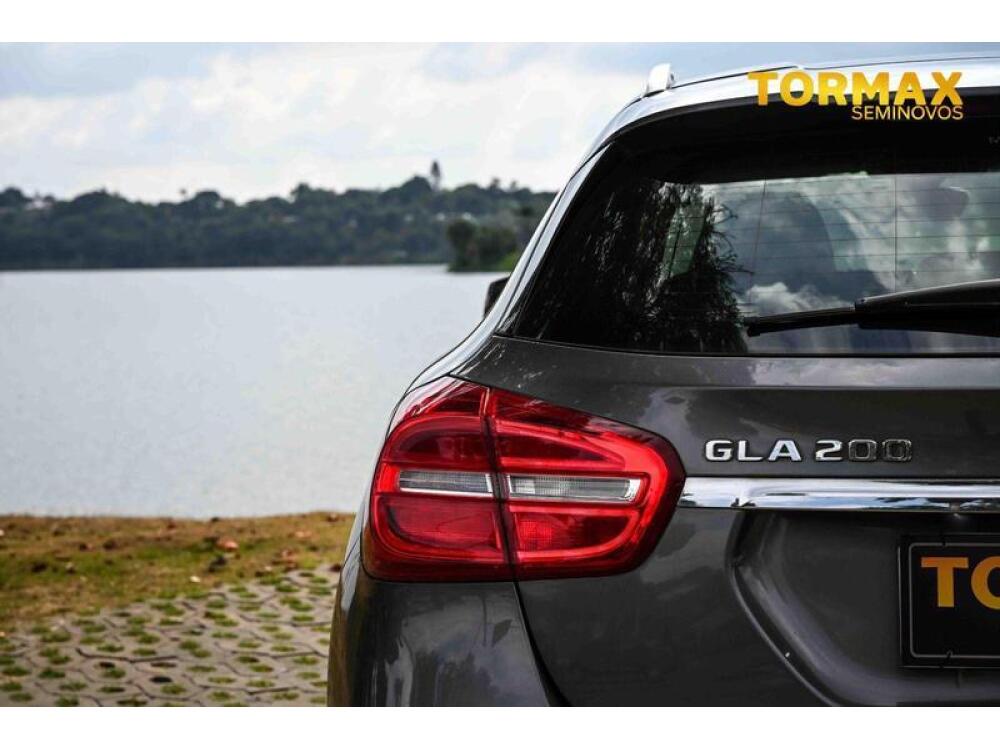 Mercedes Benz GLA 200
