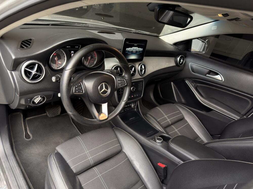 Mercedes Benz GLA 200