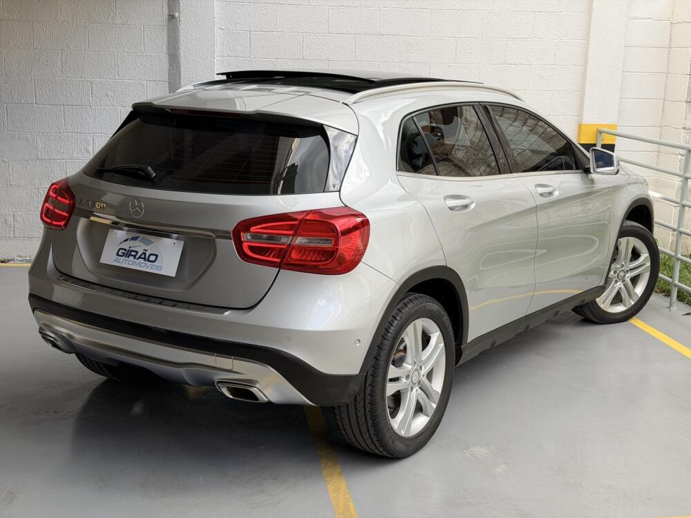 Mercedes Benz GLA 200