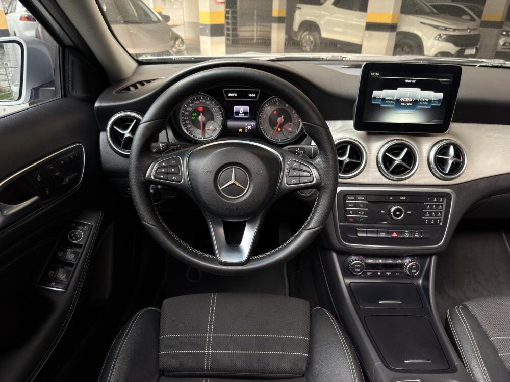 Mercedes Benz GLA 200