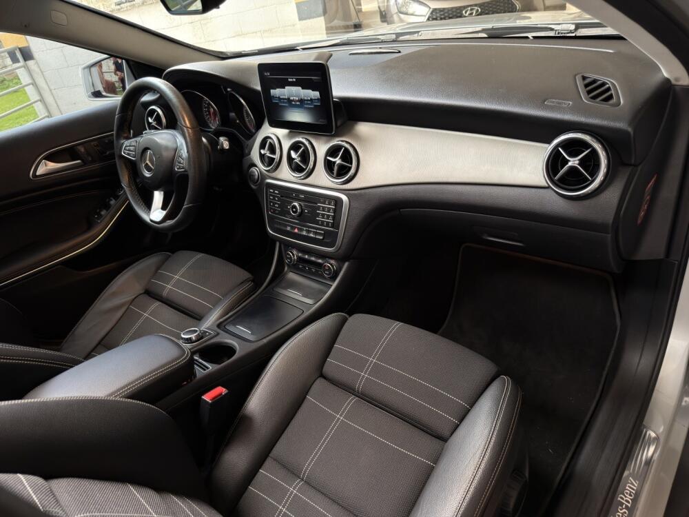 Mercedes Benz GLA 200